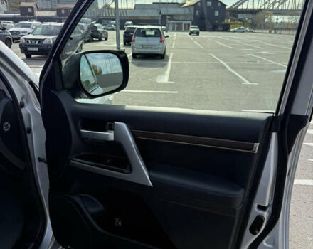 Серый Тойота Ленд Крузер, объемом двигателя 4.46 л и пробегом 179 тыс. км за 52000 $, фото 11 на Automoto.ua