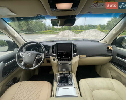 Серый Тойота Ленд Крузер, объемом двигателя 4.46 л и пробегом 216 тыс. км за 49500 $, фото 18 на Automoto.ua