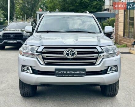 Серый Тойота Ленд Крузер, объемом двигателя 4.61 л и пробегом 161 тыс. км за 42500 $, фото 2 на Automoto.ua
