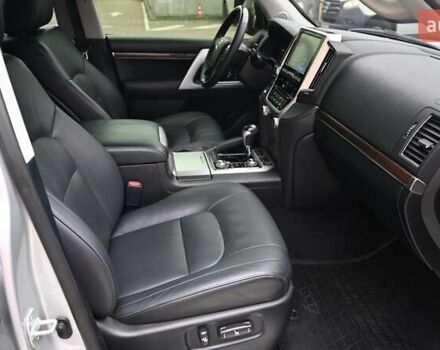 Серый Тойота Ленд Крузер, объемом двигателя 4.46 л и пробегом 261 тыс. км за 45240 $, фото 5 на Automoto.ua