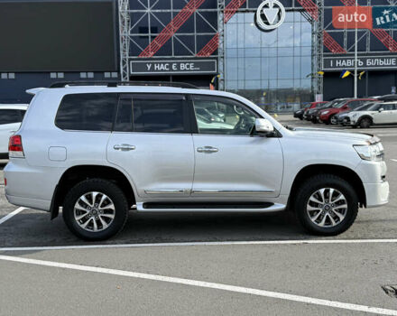 Серый Тойота Ленд Крузер, объемом двигателя 4.46 л и пробегом 179 тыс. км за 52000 $, фото 10 на Automoto.ua