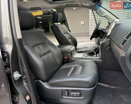 Серый Тойота Ленд Крузер, объемом двигателя 4.46 л и пробегом 144 тыс. км за 51990 $, фото 10 на Automoto.ua