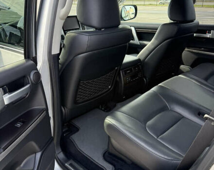 Серый Тойота Ленд Крузер, объемом двигателя 4.46 л и пробегом 179 тыс. км за 52000 $, фото 15 на Automoto.ua