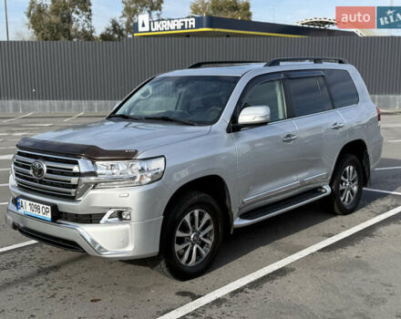 Серый Тойота Ленд Крузер, объемом двигателя 4.46 л и пробегом 179 тыс. км за 52000 $, фото 1 на Automoto.ua
