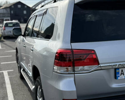 Серый Тойота Ленд Крузер, объемом двигателя 4.46 л и пробегом 179 тыс. км за 52000 $, фото 24 на Automoto.ua