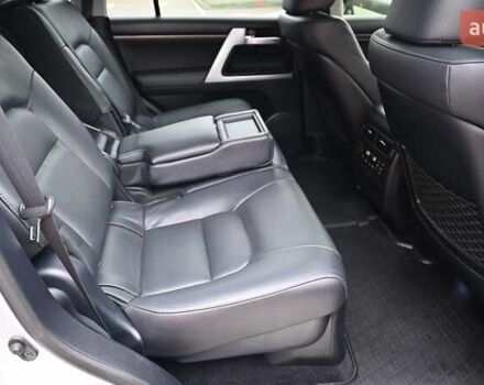 Серый Тойота Ленд Крузер, объемом двигателя 4.46 л и пробегом 261 тыс. км за 45240 $, фото 6 на Automoto.ua