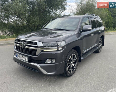 Серый Тойота Ленд Крузер, объемом двигателя 4.46 л и пробегом 216 тыс. км за 49500 $, фото 2 на Automoto.ua