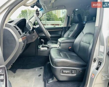 Серый Тойота Ленд Крузер, объемом двигателя 4.61 л и пробегом 161 тыс. км за 42500 $, фото 11 на Automoto.ua