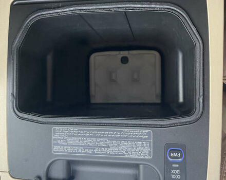 Серый Тойота Ленд Крузер, объемом двигателя 4.46 л и пробегом 216 тыс. км за 49500 $, фото 26 на Automoto.ua