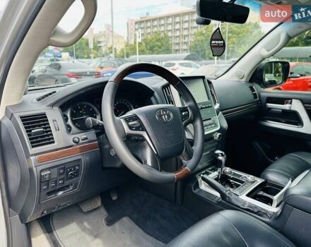 Серый Тойота Ленд Крузер, объемом двигателя 4.61 л и пробегом 161 тыс. км за 42500 $, фото 12 на Automoto.ua