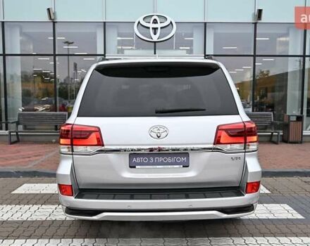 Серый Тойота Ленд Крузер, объемом двигателя 4.46 л и пробегом 261 тыс. км за 45240 $, фото 3 на Automoto.ua