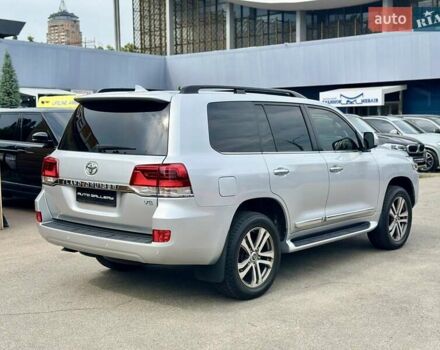 Серый Тойота Ленд Крузер, объемом двигателя 4.61 л и пробегом 161 тыс. км за 42500 $, фото 6 на Automoto.ua