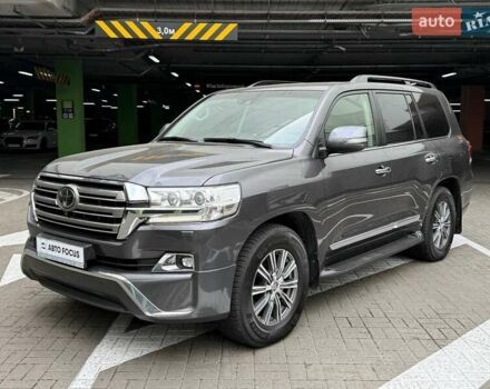 Серый Тойота Ленд Крузер, объемом двигателя 4.46 л и пробегом 144 тыс. км за 51990 $, фото 2 на Automoto.ua