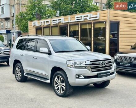 Серый Тойота Ленд Крузер, объемом двигателя 4.61 л и пробегом 161 тыс. км за 42500 $, фото 3 на Automoto.ua