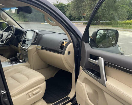 Серый Тойота Ленд Крузер, объемом двигателя 4.46 л и пробегом 216 тыс. км за 49500 $, фото 19 на Automoto.ua