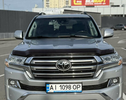 Серый Тойота Ленд Крузер, объемом двигателя 4.46 л и пробегом 179 тыс. км за 52000 $, фото 2 на Automoto.ua