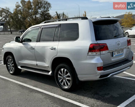 Серый Тойота Ленд Крузер, объемом двигателя 4.46 л и пробегом 179 тыс. км за 52000 $, фото 4 на Automoto.ua