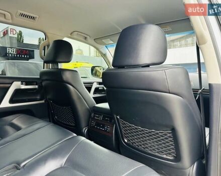 Серый Тойота Ленд Крузер, объемом двигателя 4.61 л и пробегом 161 тыс. км за 42500 $, фото 26 на Automoto.ua