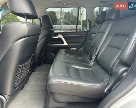 Серый Тойота Ленд Крузер, объемом двигателя 4.61 л и пробегом 161 тыс. км за 42500 $, фото 22 на Automoto.ua