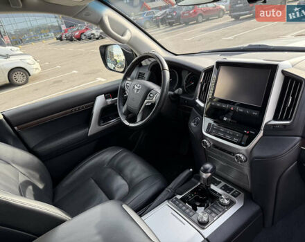 Серый Тойота Ленд Крузер, объемом двигателя 4.46 л и пробегом 179 тыс. км за 52000 $, фото 13 на Automoto.ua