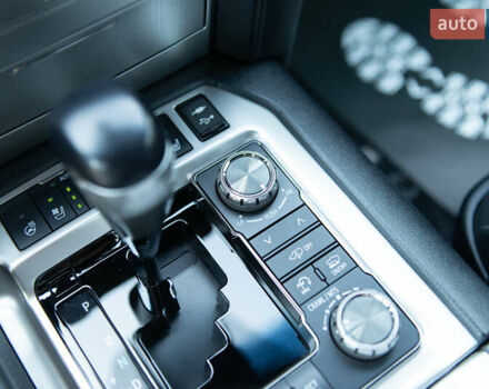 Сірий Тойота Ленд Крузер, об'ємом двигуна 4.46 л та пробігом 70 тис. км за 73000 $, фото 25 на Automoto.ua