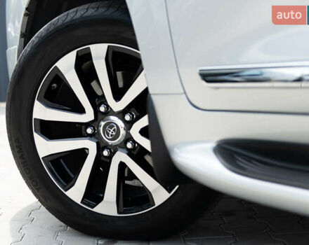 Сірий Тойота Ленд Крузер, об'ємом двигуна 4.46 л та пробігом 70 тис. км за 73000 $, фото 8 на Automoto.ua