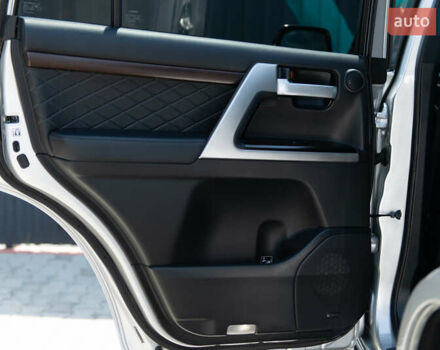 Сірий Тойота Ленд Крузер, об'ємом двигуна 4.46 л та пробігом 70 тис. км за 73000 $, фото 30 на Automoto.ua