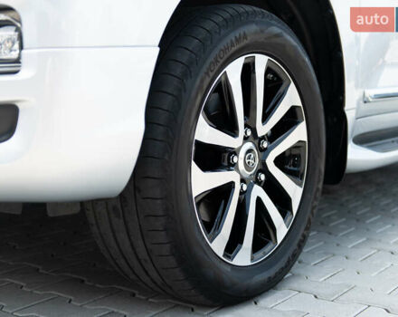 Сірий Тойота Ленд Крузер, об'ємом двигуна 4.46 л та пробігом 70 тис. км за 73000 $, фото 19 на Automoto.ua