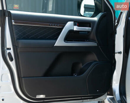 Сірий Тойота Ленд Крузер, об'ємом двигуна 4.46 л та пробігом 70 тис. км за 73000 $, фото 26 на Automoto.ua