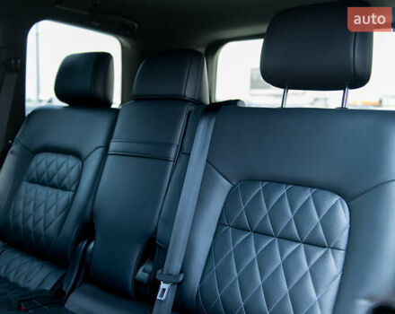 Сірий Тойота Ленд Крузер, об'ємом двигуна 4.46 л та пробігом 70 тис. км за 73000 $, фото 32 на Automoto.ua