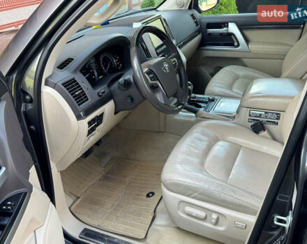 Сірий Тойота Ленд Крузер, об'ємом двигуна 4.46 л та пробігом 129 тис. км за 60000 $, фото 5 на Automoto.ua