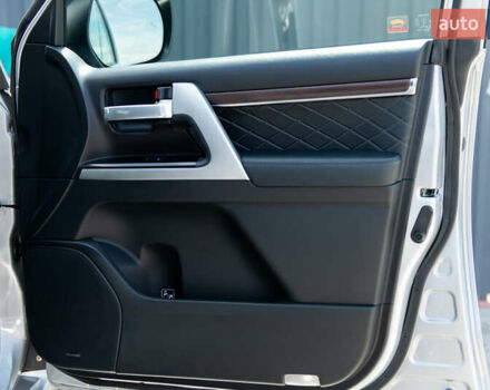 Сірий Тойота Ленд Крузер, об'ємом двигуна 4.46 л та пробігом 70 тис. км за 73000 $, фото 35 на Automoto.ua