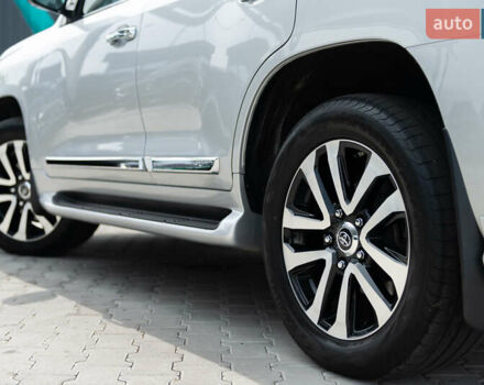 Сірий Тойота Ленд Крузер, об'ємом двигуна 4.46 л та пробігом 70 тис. км за 73000 $, фото 7 на Automoto.ua