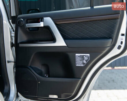 Сірий Тойота Ленд Крузер, об'ємом двигуна 4.46 л та пробігом 70 тис. км за 73000 $, фото 33 на Automoto.ua