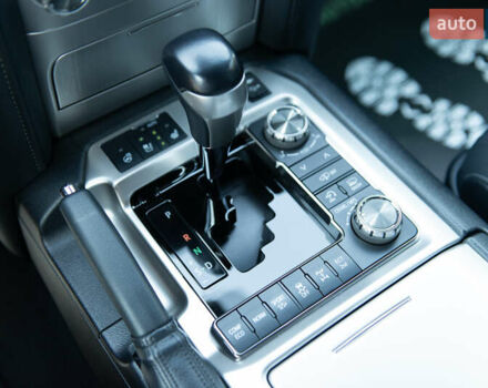 Сірий Тойота Ленд Крузер, об'ємом двигуна 4.46 л та пробігом 70 тис. км за 73000 $, фото 24 на Automoto.ua