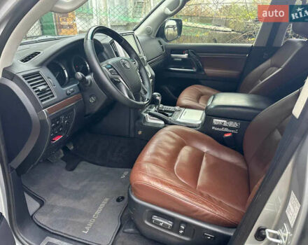 Серый Тойота Ленд Крузер, объемом двигателя 4.46 л и пробегом 130 тыс. км за 55900 $, фото 11 на Automoto.ua