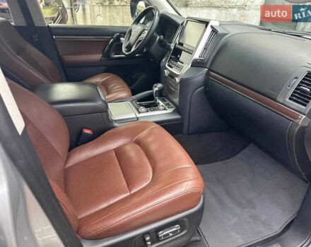 Серый Тойота Ленд Крузер, объемом двигателя 4.46 л и пробегом 130 тыс. км за 55900 $, фото 14 на Automoto.ua
