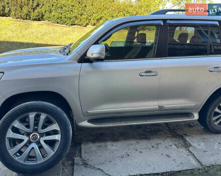 Серый Тойота Ленд Крузер, объемом двигателя 4.46 л и пробегом 130 тыс. км за 55900 $, фото 9 на Automoto.ua