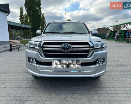Серый Тойота Ленд Крузер, объемом двигателя 4.46 л и пробегом 130 тыс. км за 55900 $, фото 1 на Automoto.ua