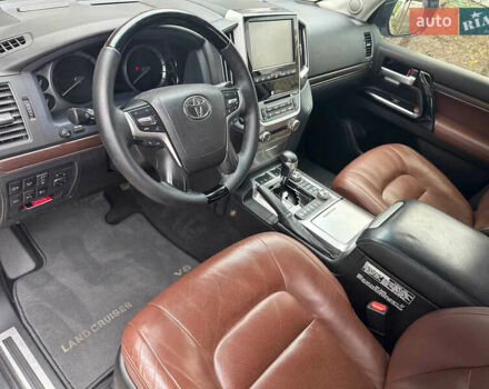 Серый Тойота Ленд Крузер, объемом двигателя 4.46 л и пробегом 130 тыс. км за 55900 $, фото 12 на Automoto.ua