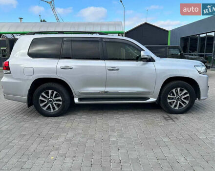 Серый Тойота Ленд Крузер, объемом двигателя 4.46 л и пробегом 130 тыс. км за 55900 $, фото 5 на Automoto.ua