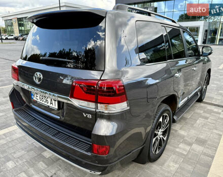 Серый Тойота Ленд Крузер, объемом двигателя 4.6 л и пробегом 130 тыс. км за 52900 $, фото 9 на Automoto.ua