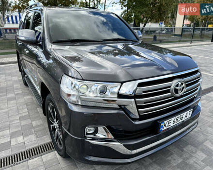 Серый Тойота Ленд Крузер, объемом двигателя 4.6 л и пробегом 130 тыс. км за 52900 $, фото 1 на Automoto.ua