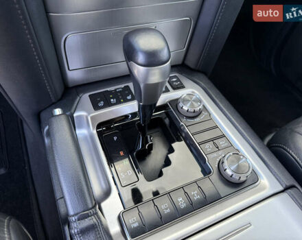 Серый Тойота Ленд Крузер, объемом двигателя 4.6 л и пробегом 130 тыс. км за 52900 $, фото 19 на Automoto.ua