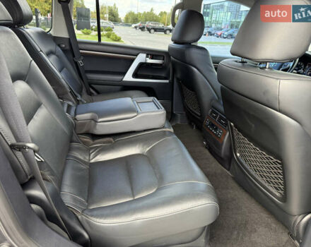 Серый Тойота Ленд Крузер, объемом двигателя 4.6 л и пробегом 130 тыс. км за 52900 $, фото 25 на Automoto.ua