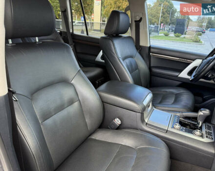 Серый Тойота Ленд Крузер, объемом двигателя 4.6 л и пробегом 130 тыс. км за 52900 $, фото 23 на Automoto.ua