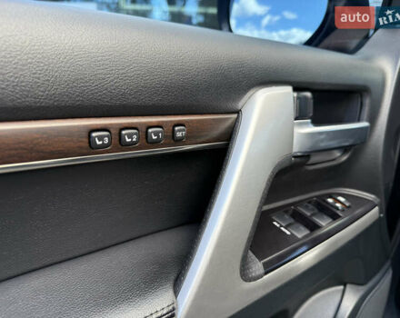 Серый Тойота Ленд Крузер, объемом двигателя 4.6 л и пробегом 130 тыс. км за 52900 $, фото 17 на Automoto.ua
