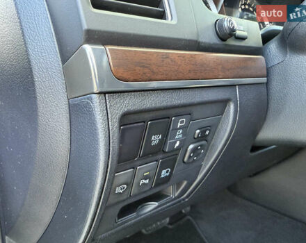 Серый Тойота Ленд Крузер, объемом двигателя 4.6 л и пробегом 130 тыс. км за 52900 $, фото 16 на Automoto.ua