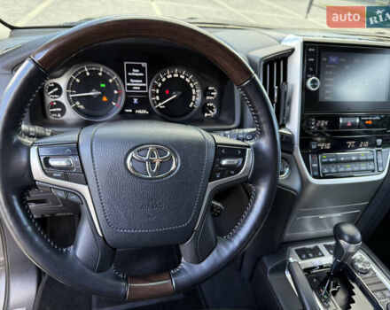 Серый Тойота Ленд Крузер, объемом двигателя 4.6 л и пробегом 130 тыс. км за 52900 $, фото 14 на Automoto.ua