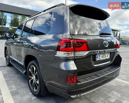 Серый Тойота Ленд Крузер, объемом двигателя 4.6 л и пробегом 130 тыс. км за 52900 $, фото 12 на Automoto.ua